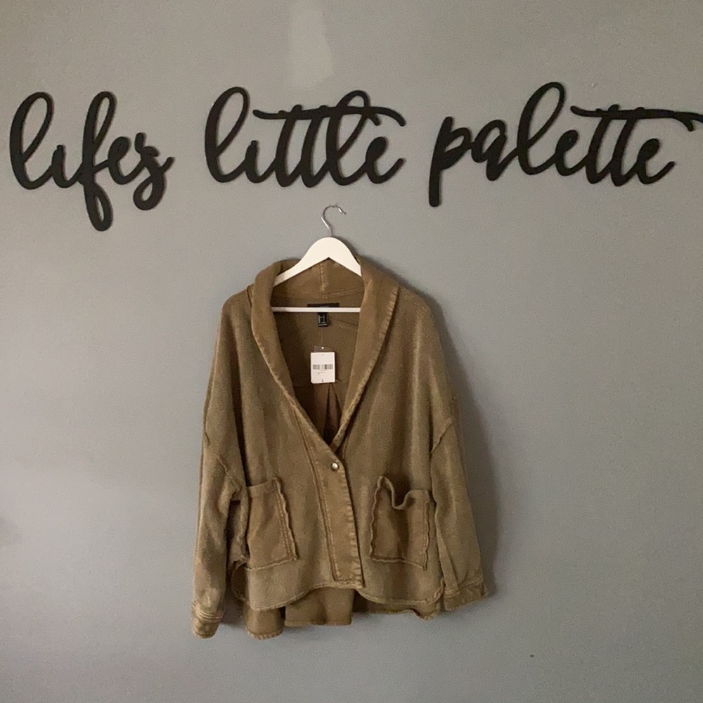 OLIVE/green NWT SHACKET button down shirt size large FOREVER 21